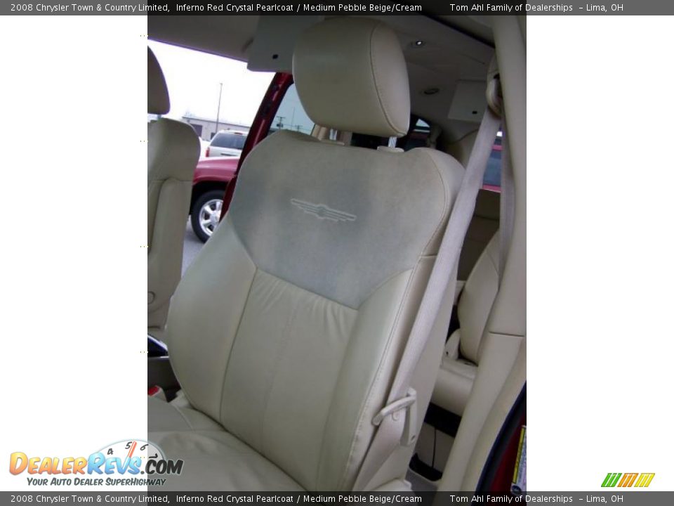 2008 Chrysler Town & Country Limited Inferno Red Crystal Pearlcoat / Medium Pebble Beige/Cream Photo #10
