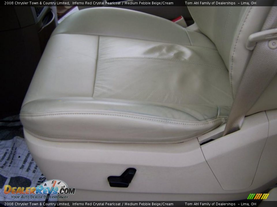 2008 Chrysler Town & Country Limited Inferno Red Crystal Pearlcoat / Medium Pebble Beige/Cream Photo #11