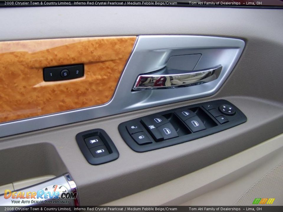 2008 Chrysler Town & Country Limited Inferno Red Crystal Pearlcoat / Medium Pebble Beige/Cream Photo #12