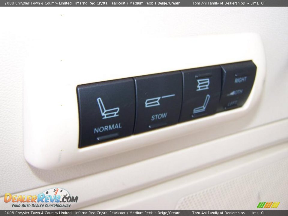 2008 Chrysler Town & Country Limited Inferno Red Crystal Pearlcoat / Medium Pebble Beige/Cream Photo #15