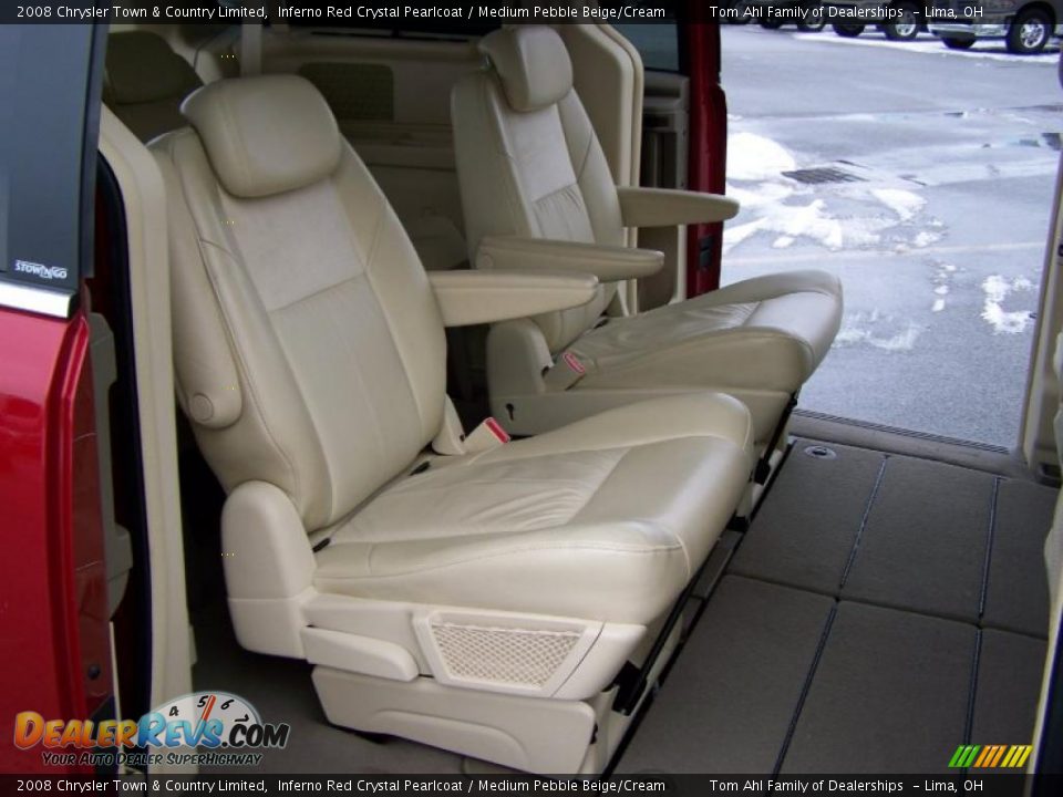 2008 Chrysler Town & Country Limited Inferno Red Crystal Pearlcoat / Medium Pebble Beige/Cream Photo #16