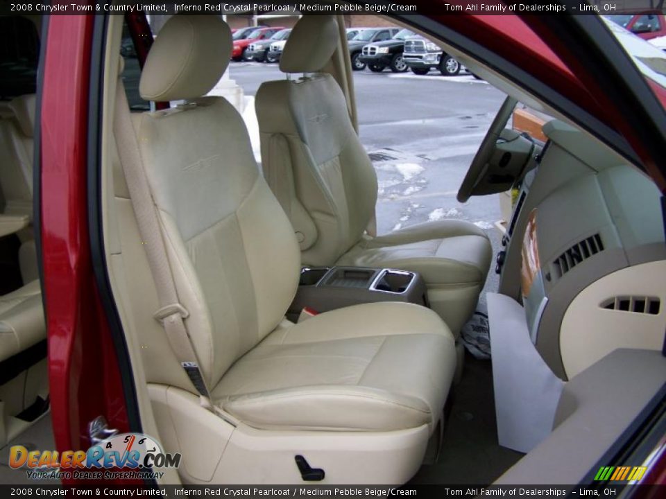 2008 Chrysler Town & Country Limited Inferno Red Crystal Pearlcoat / Medium Pebble Beige/Cream Photo #17