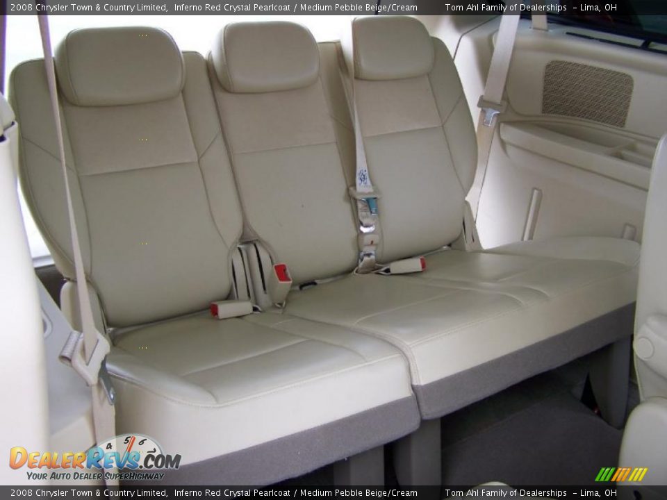 2008 Chrysler Town & Country Limited Inferno Red Crystal Pearlcoat / Medium Pebble Beige/Cream Photo #18