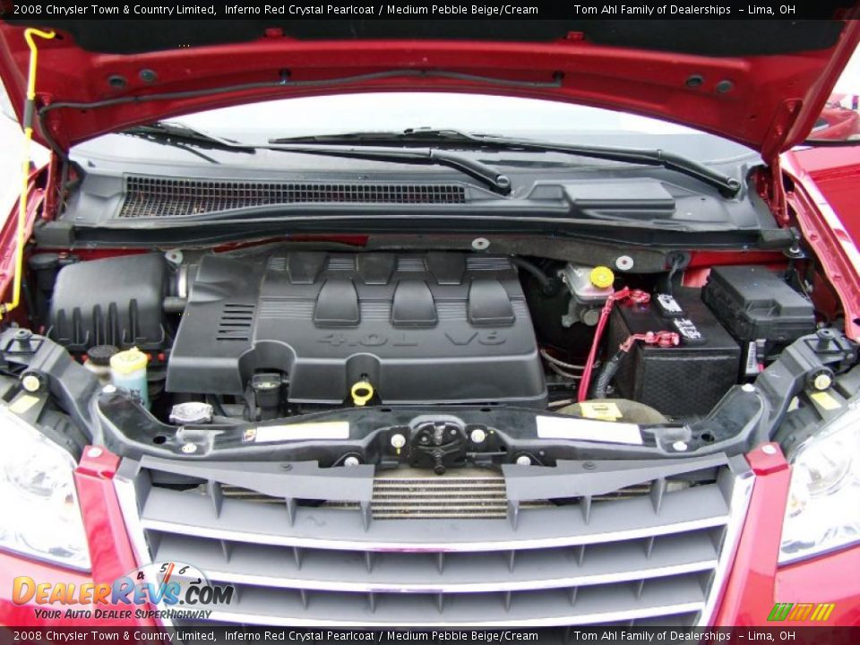 2008 Chrysler Town & Country Limited Inferno Red Crystal Pearlcoat / Medium Pebble Beige/Cream Photo #22
