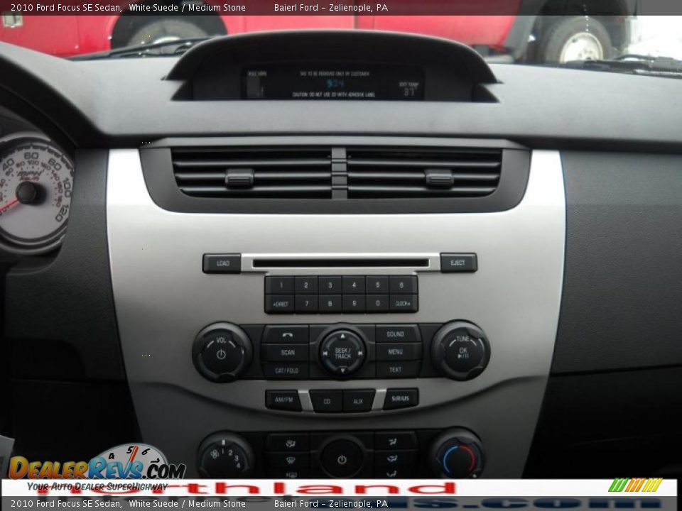 2010 Ford Focus SE Sedan White Suede / Medium Stone Photo #17