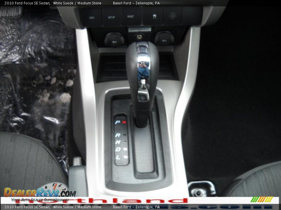2010 Ford Focus SE Sedan White Suede / Medium Stone Photo #18