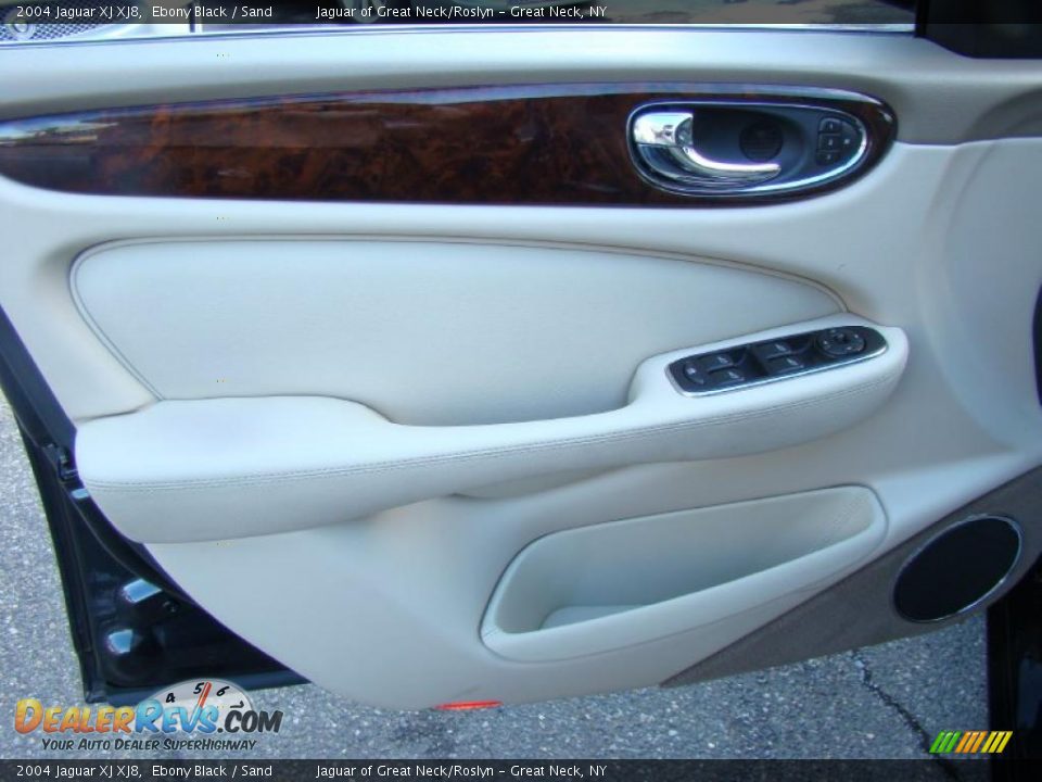 2004 Jaguar XJ XJ8 Ebony Black / Sand Photo #10