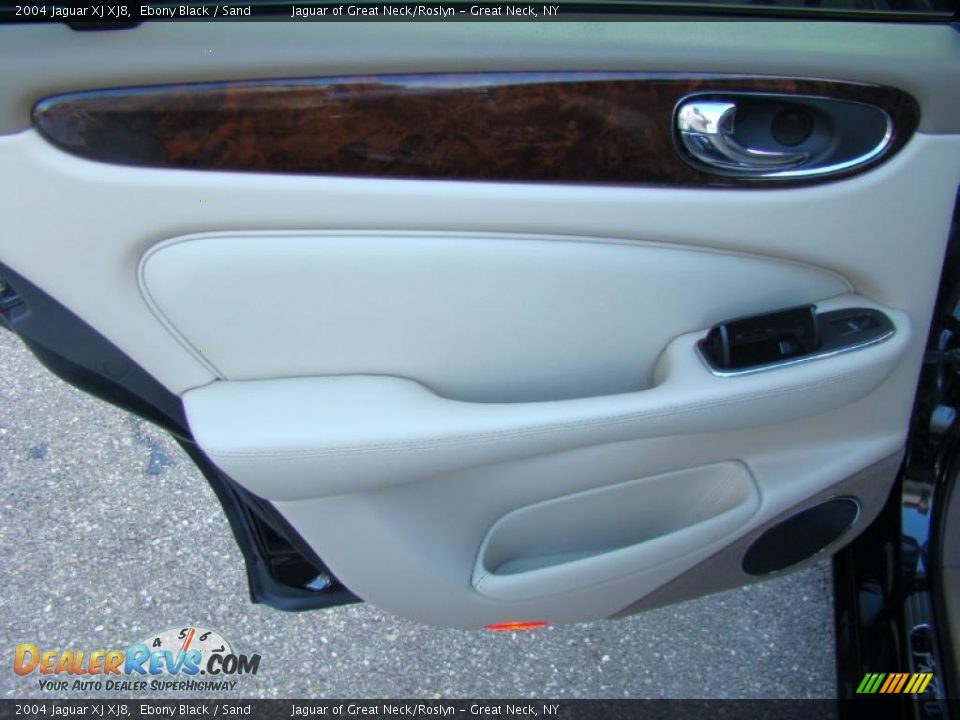 2004 Jaguar XJ XJ8 Ebony Black / Sand Photo #18