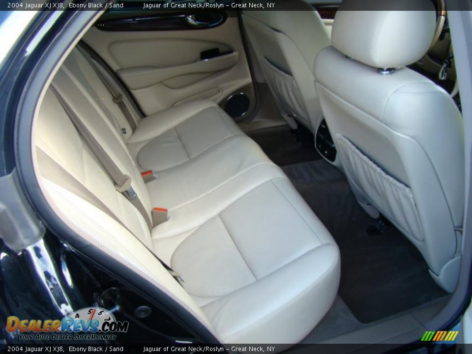 2004 Jaguar XJ XJ8 Ebony Black / Sand Photo #20