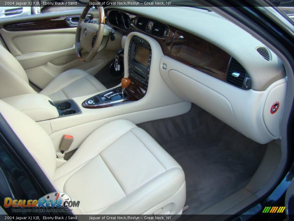2004 Jaguar XJ XJ8 Ebony Black / Sand Photo #22
