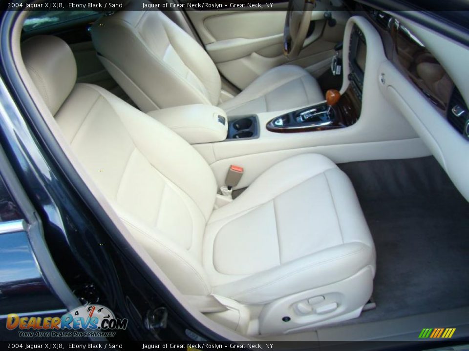 2004 Jaguar XJ XJ8 Ebony Black / Sand Photo #23
