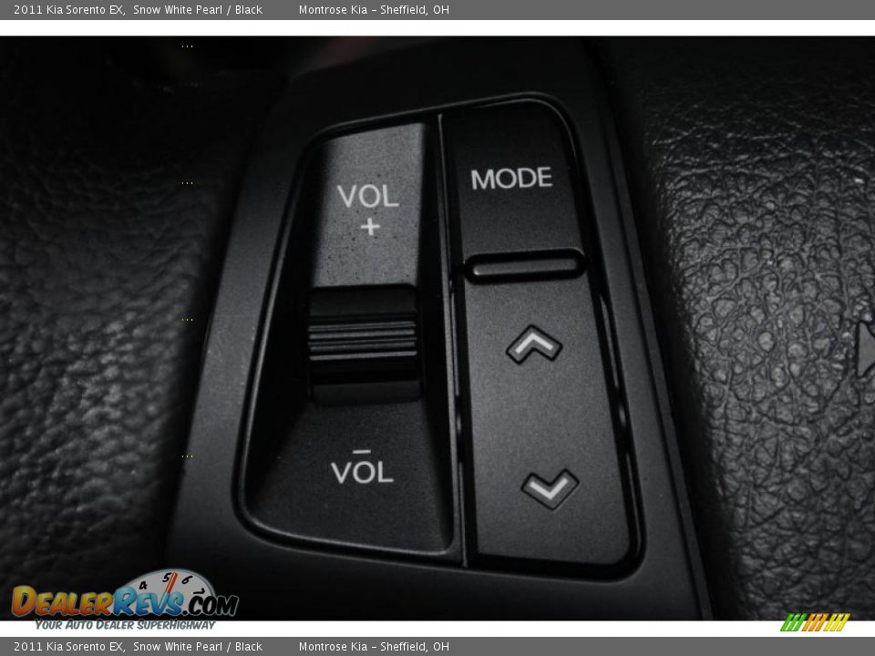 2011 Kia Sorento EX Snow White Pearl / Black Photo #32