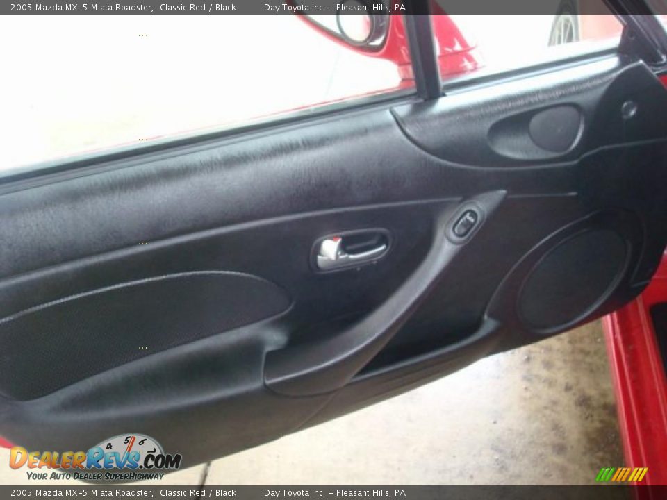 2005 Mazda MX-5 Miata Roadster Classic Red / Black Photo #10