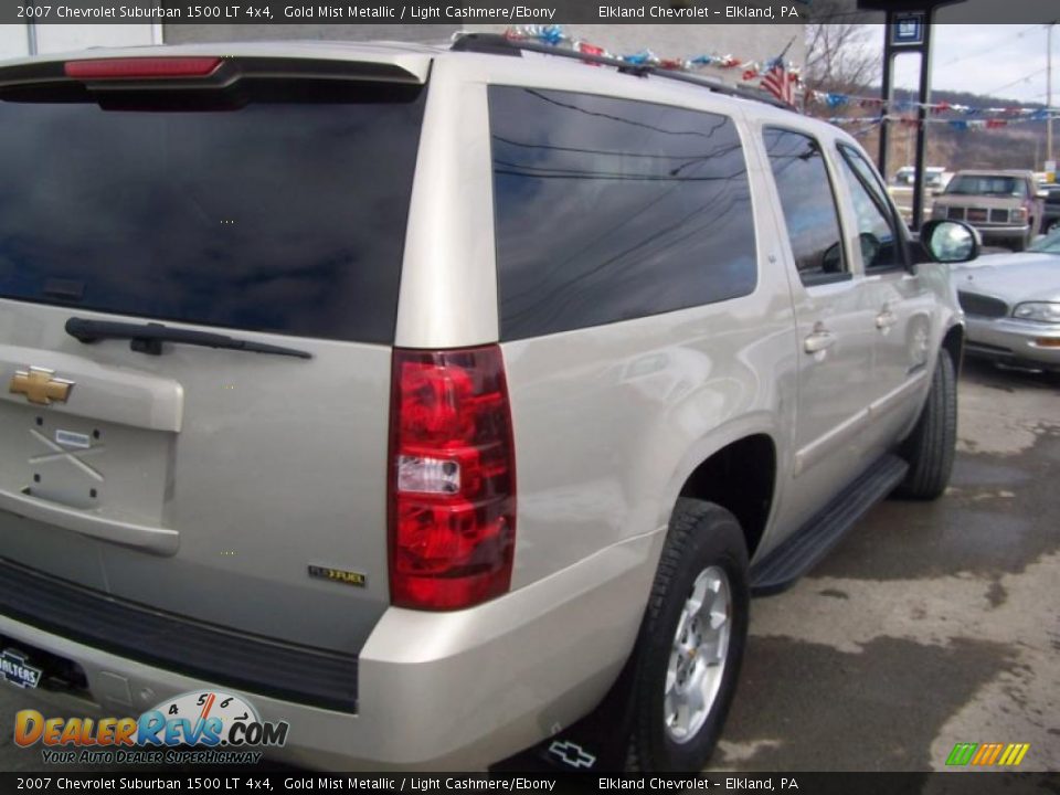 2007 Chevrolet Suburban 1500 LT 4x4 Gold Mist Metallic / Light Cashmere/Ebony Photo #2