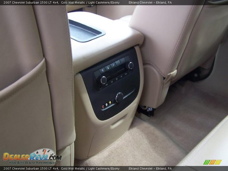 2007 Chevrolet Suburban 1500 LT 4x4 Gold Mist Metallic / Light Cashmere/Ebony Photo #9
