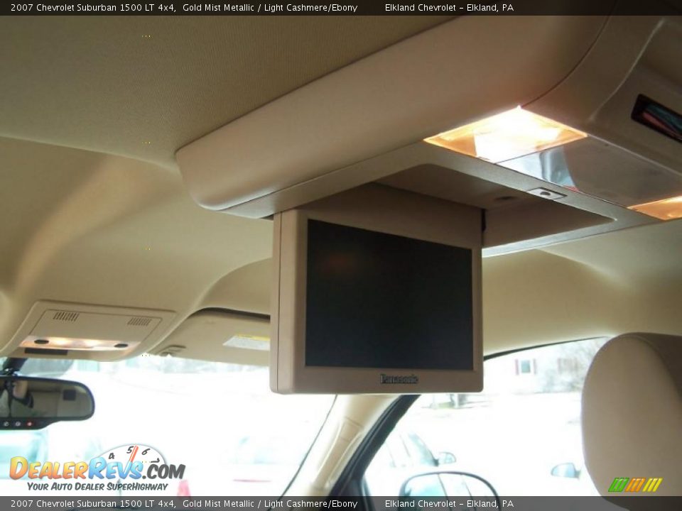 2007 Chevrolet Suburban 1500 LT 4x4 Gold Mist Metallic / Light Cashmere/Ebony Photo #10