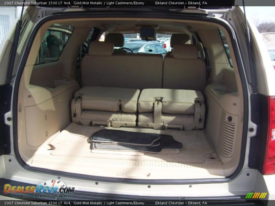 2007 Chevrolet Suburban 1500 LT 4x4 Gold Mist Metallic / Light Cashmere/Ebony Photo #11
