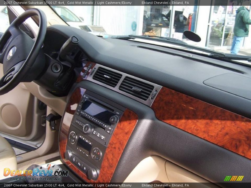 2007 Chevrolet Suburban 1500 LT 4x4 Gold Mist Metallic / Light Cashmere/Ebony Photo #13