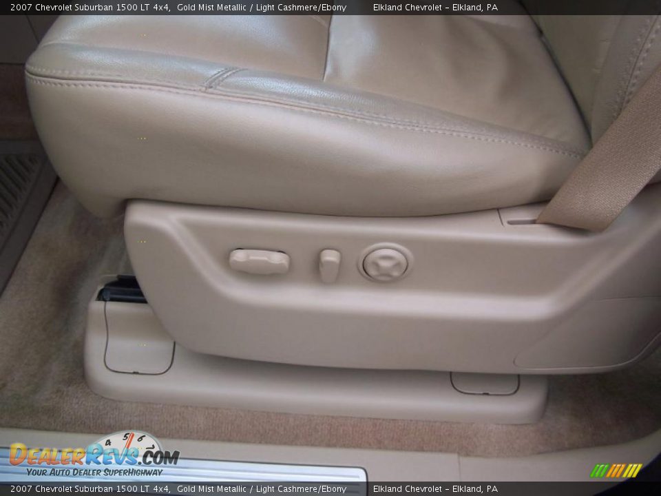 2007 Chevrolet Suburban 1500 LT 4x4 Gold Mist Metallic / Light Cashmere/Ebony Photo #14