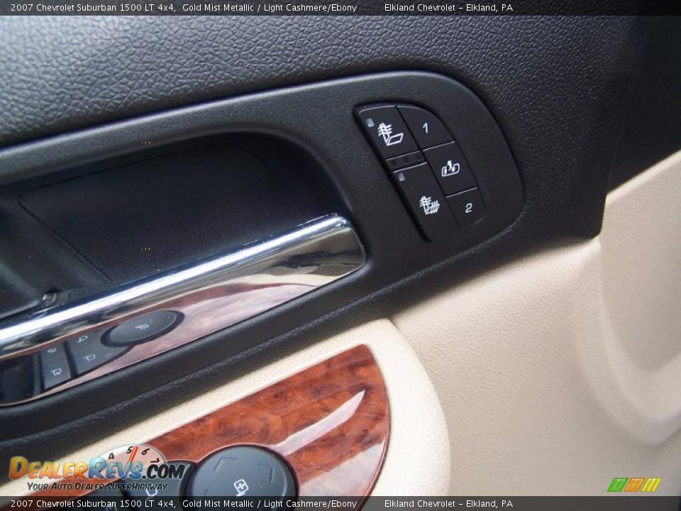 2007 Chevrolet Suburban 1500 LT 4x4 Gold Mist Metallic / Light Cashmere/Ebony Photo #15
