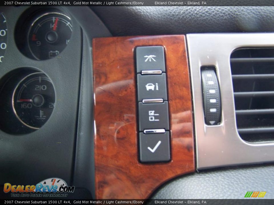 2007 Chevrolet Suburban 1500 LT 4x4 Gold Mist Metallic / Light Cashmere/Ebony Photo #20