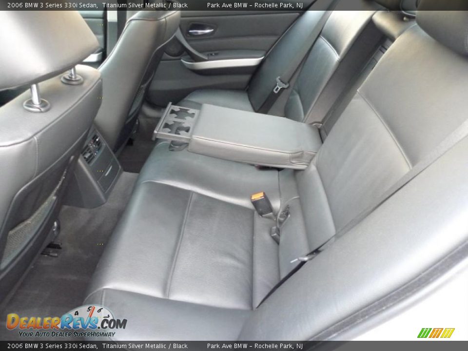 2006 BMW 3 Series 330i Sedan Titanium Silver Metallic / Black Photo #32
