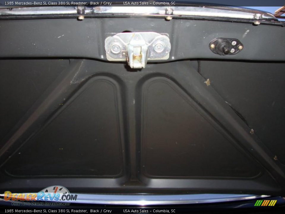1985 Mercedes-Benz SL Class 380 SL Roadster Black / Grey Photo #26