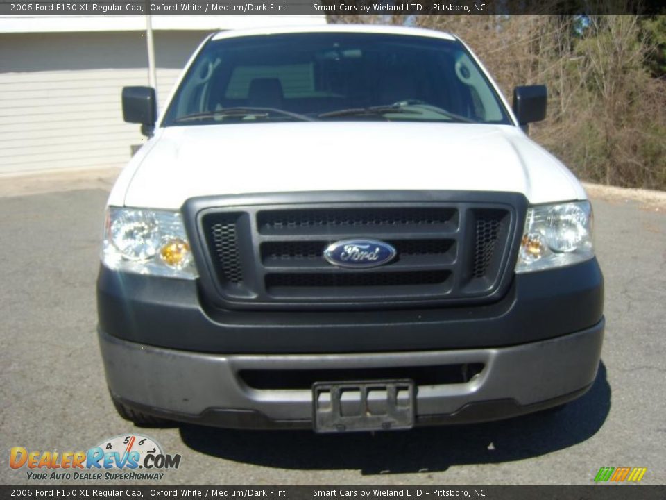 2006 Ford F150 XL Regular Cab Oxford White / Medium/Dark Flint Photo #2