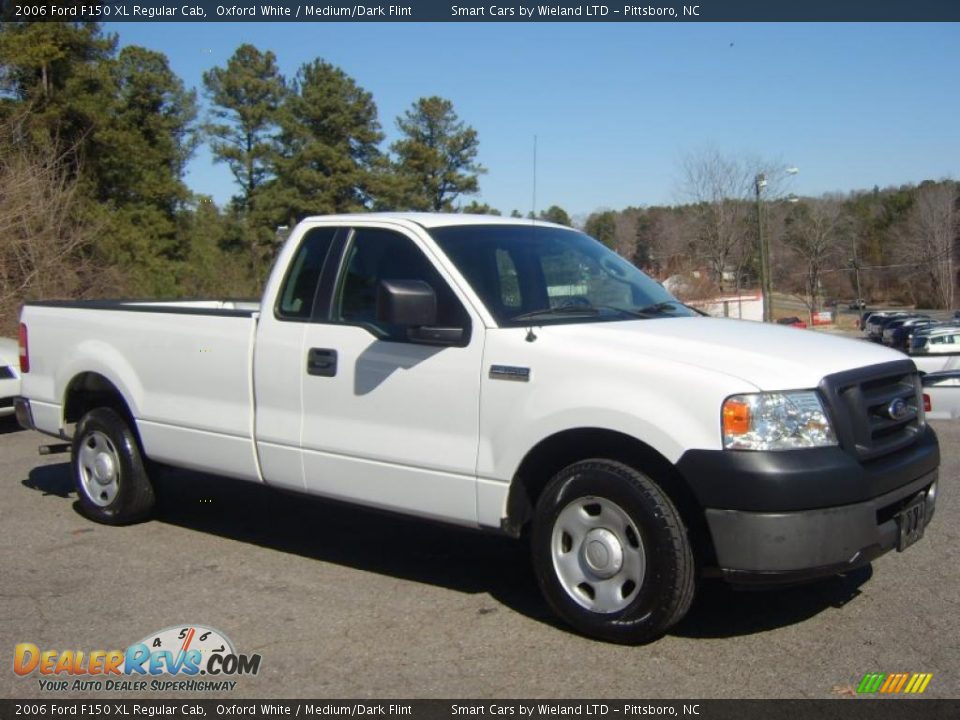 2006 Ford F150 XL Regular Cab Oxford White / Medium/Dark Flint Photo #3
