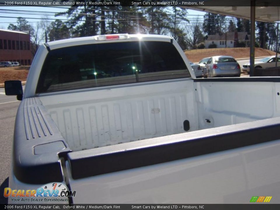 2006 Ford F150 XL Regular Cab Oxford White / Medium/Dark Flint Photo #10