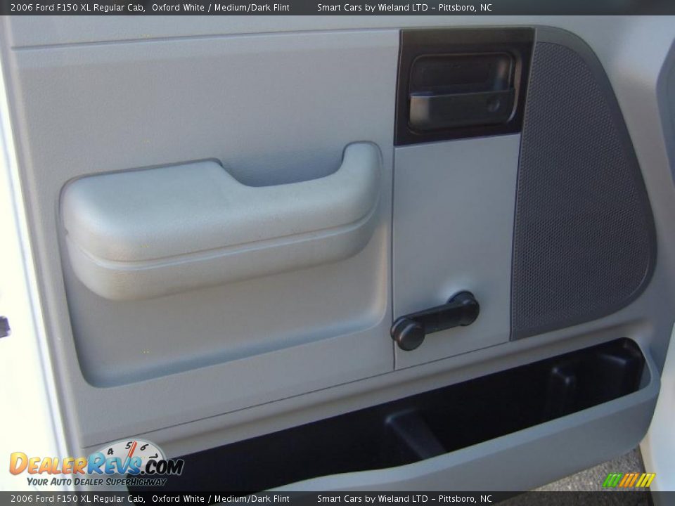 2006 Ford F150 XL Regular Cab Oxford White / Medium/Dark Flint Photo #11