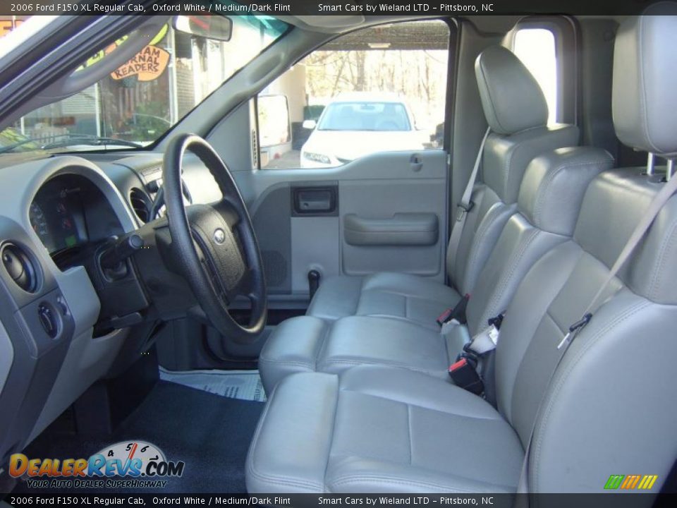 2006 Ford F150 XL Regular Cab Oxford White / Medium/Dark Flint Photo #14