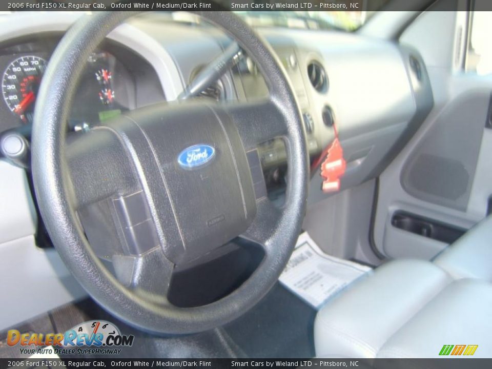 2006 Ford F150 XL Regular Cab Oxford White / Medium/Dark Flint Photo #15