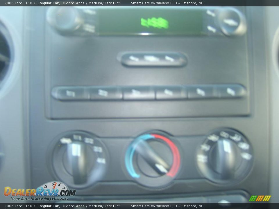2006 Ford F150 XL Regular Cab Oxford White / Medium/Dark Flint Photo #16