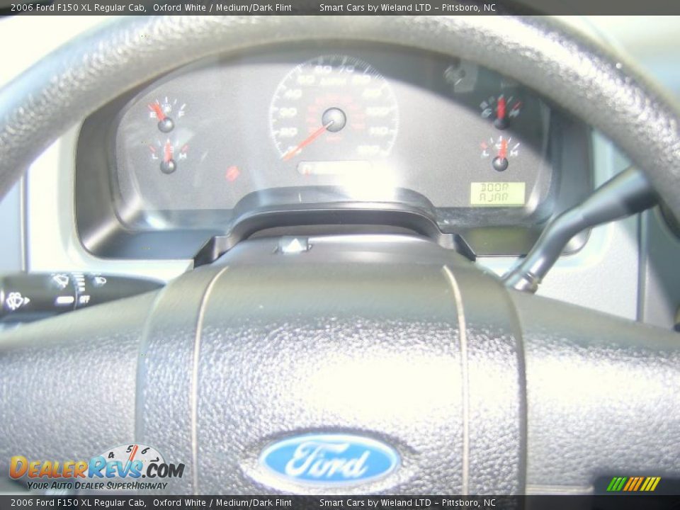 2006 Ford F150 XL Regular Cab Oxford White / Medium/Dark Flint Photo #17