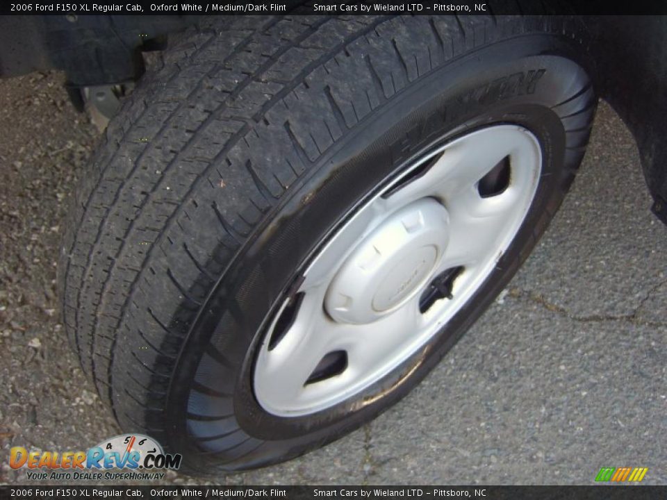2006 Ford F150 XL Regular Cab Oxford White / Medium/Dark Flint Photo #18