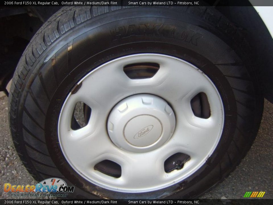 2006 Ford F150 XL Regular Cab Oxford White / Medium/Dark Flint Photo #19
