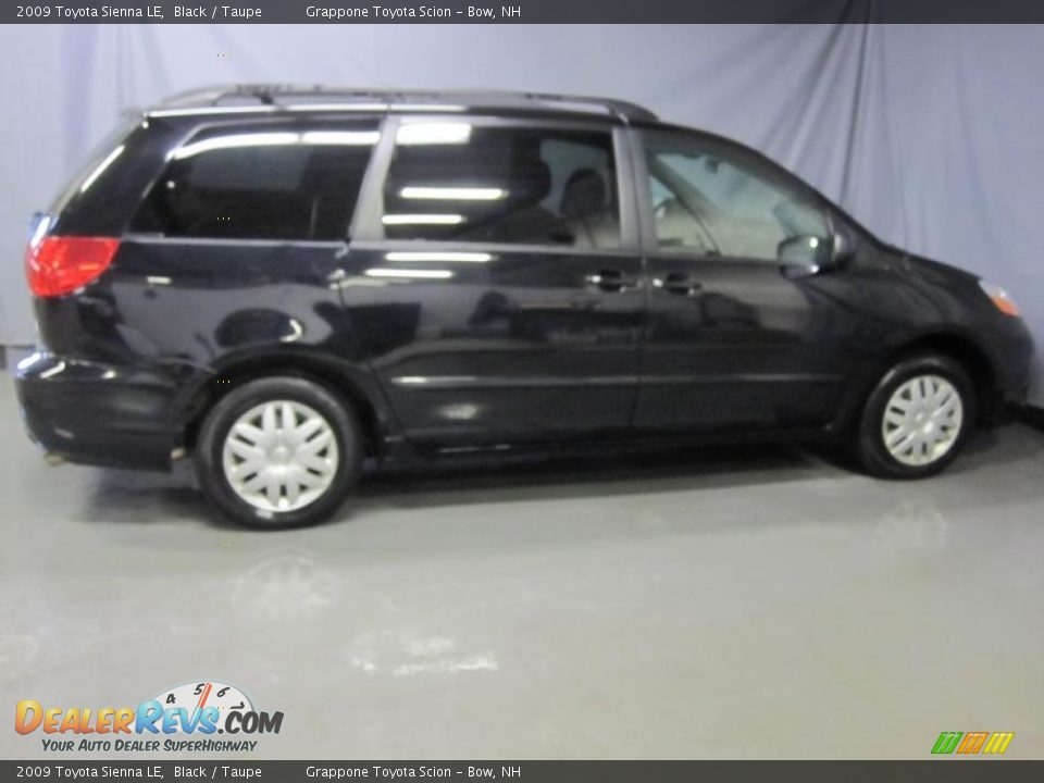 2009 Toyota Sienna LE Black / Taupe Photo #4