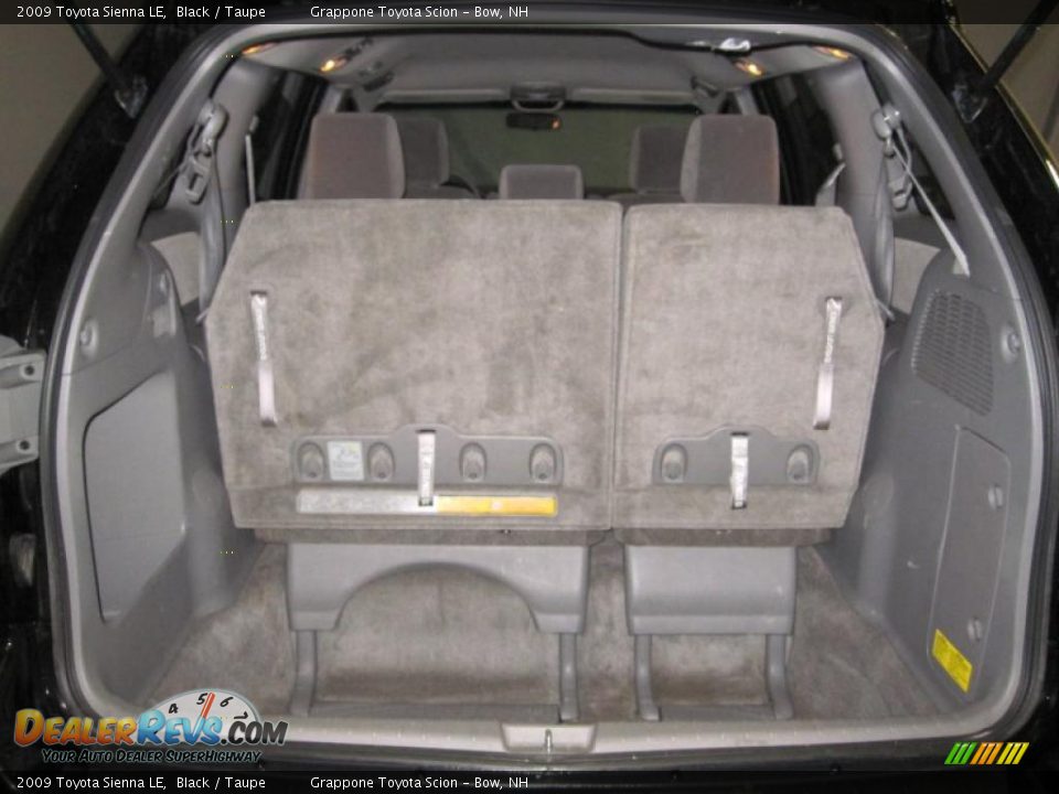 2009 Toyota Sienna LE Black / Taupe Photo #5