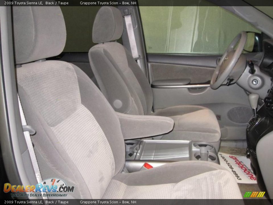 2009 Toyota Sienna LE Black / Taupe Photo #8