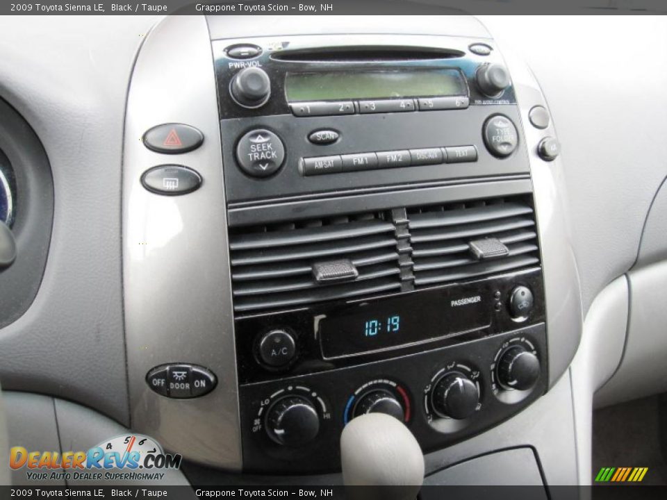 2009 Toyota Sienna LE Black / Taupe Photo #13