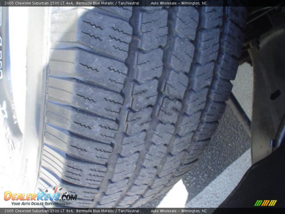 2005 Chevrolet Suburban 1500 LT 4x4 Bermuda Blue Metallic / Tan/Neutral Photo #5