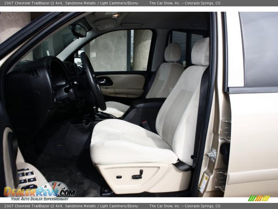 2007 Chevrolet TrailBlazer LS 4x4 Sandstone Metallic / Light Cashmere/Ebony Photo #6