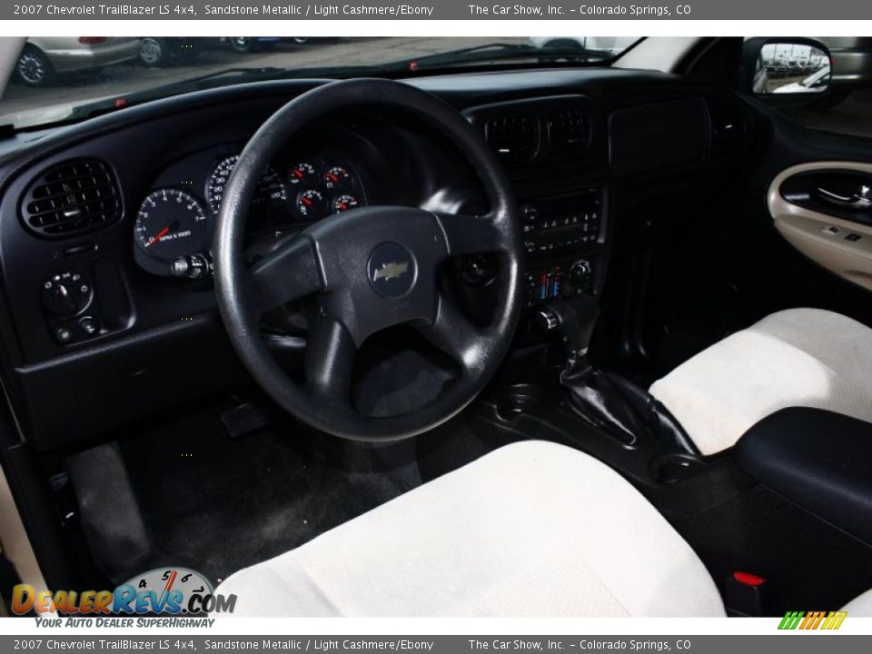 2007 Chevrolet TrailBlazer LS 4x4 Sandstone Metallic / Light Cashmere/Ebony Photo #7