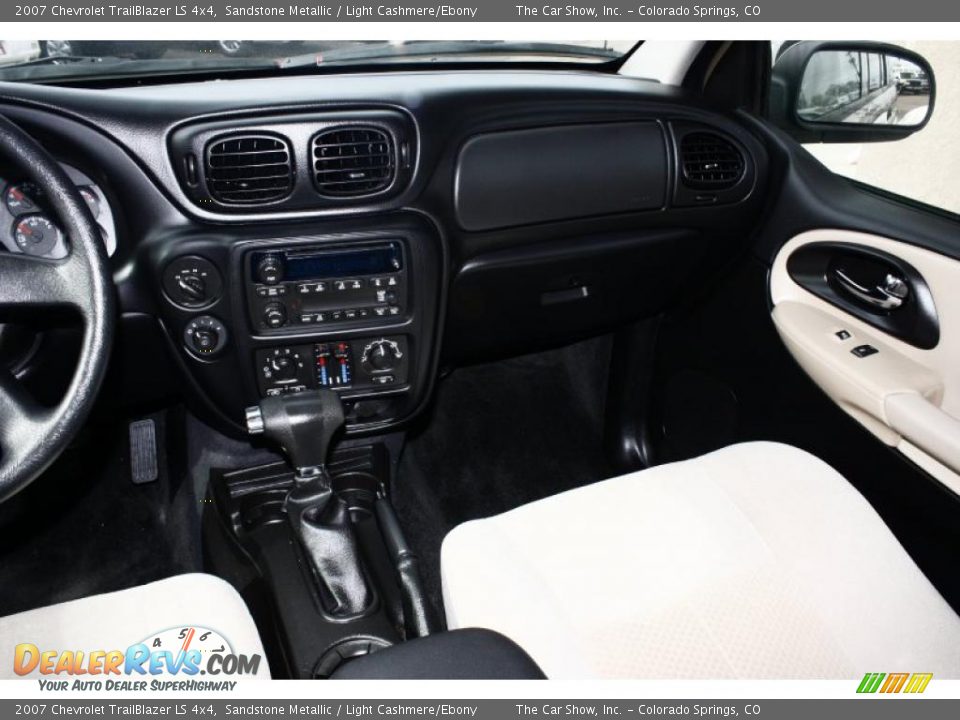 2007 Chevrolet TrailBlazer LS 4x4 Sandstone Metallic / Light Cashmere/Ebony Photo #11