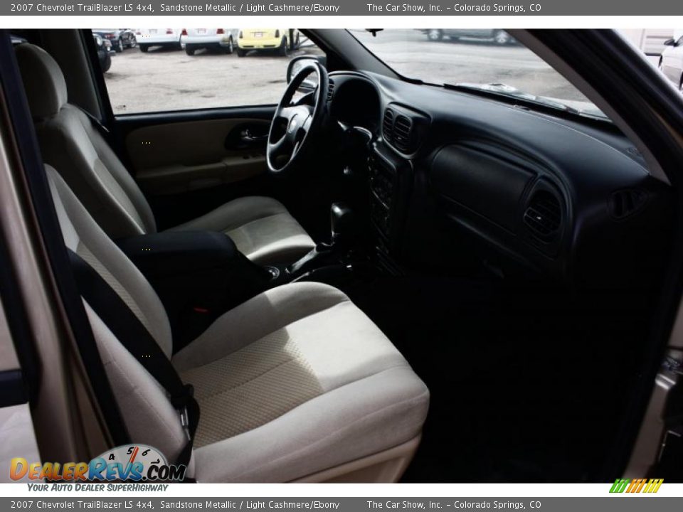 2007 Chevrolet TrailBlazer LS 4x4 Sandstone Metallic / Light Cashmere/Ebony Photo #12