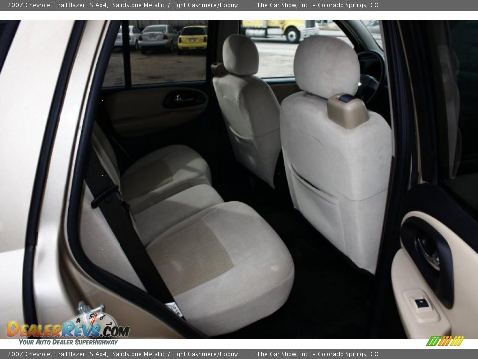 2007 Chevrolet TrailBlazer LS 4x4 Sandstone Metallic / Light Cashmere/Ebony Photo #13