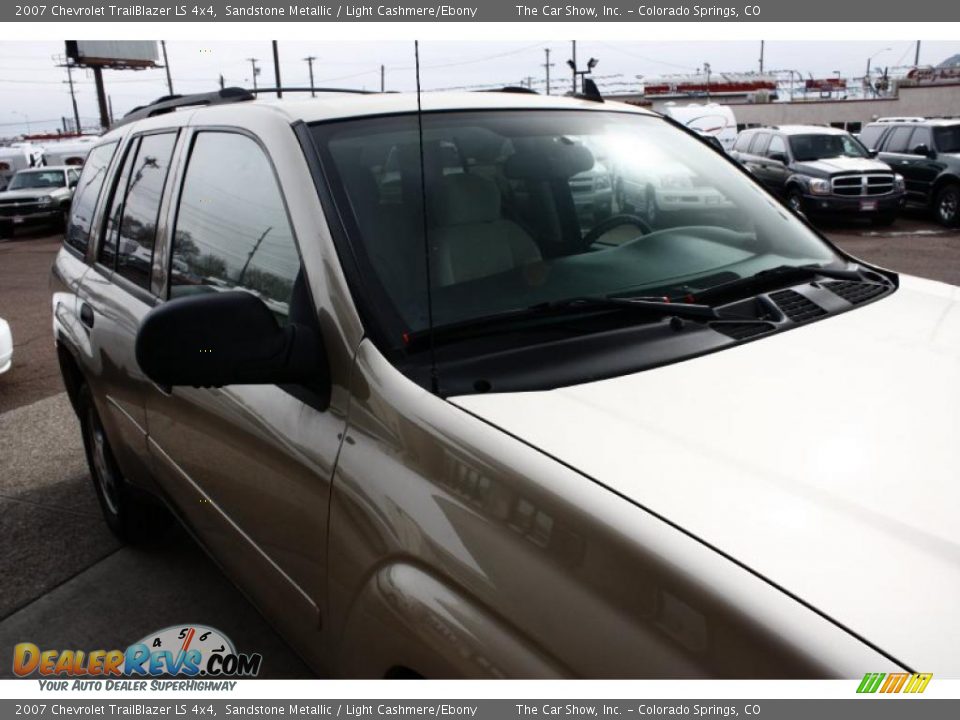 2007 Chevrolet TrailBlazer LS 4x4 Sandstone Metallic / Light Cashmere/Ebony Photo #17