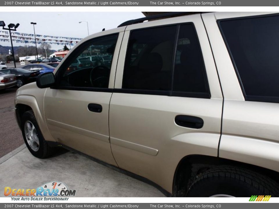 2007 Chevrolet TrailBlazer LS 4x4 Sandstone Metallic / Light Cashmere/Ebony Photo #20