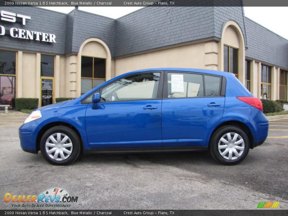 2009 Nissan Versa 1.8 S Hatchback Blue Metallic / Charcoal Photo #4